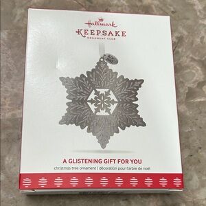 2017 Hallmark Keepsake A Glistening Gift for You Ornament